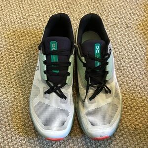 Men’s sz 11.5 On cloudstratus shoes